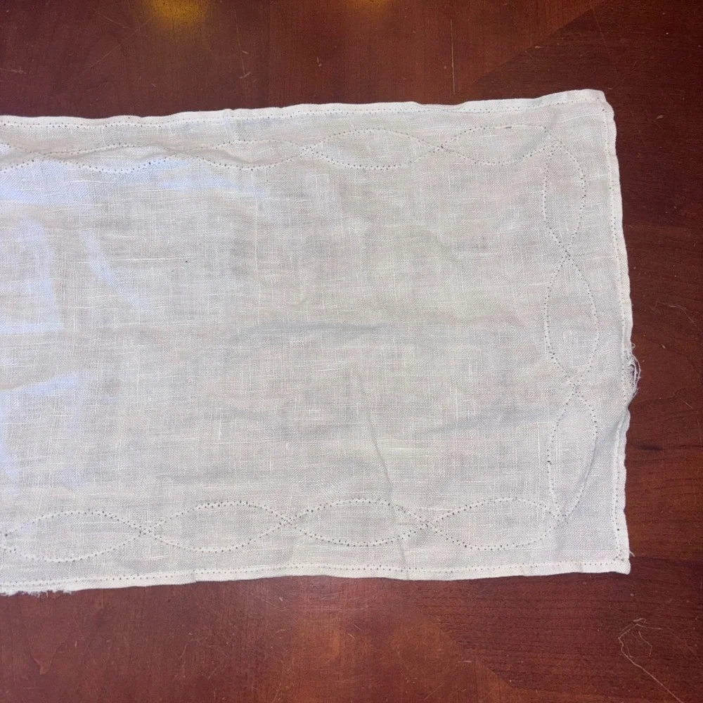 Vintage | Handmade Linen Table Runner |‎ Green Embroidered Chain Link 41x12.5